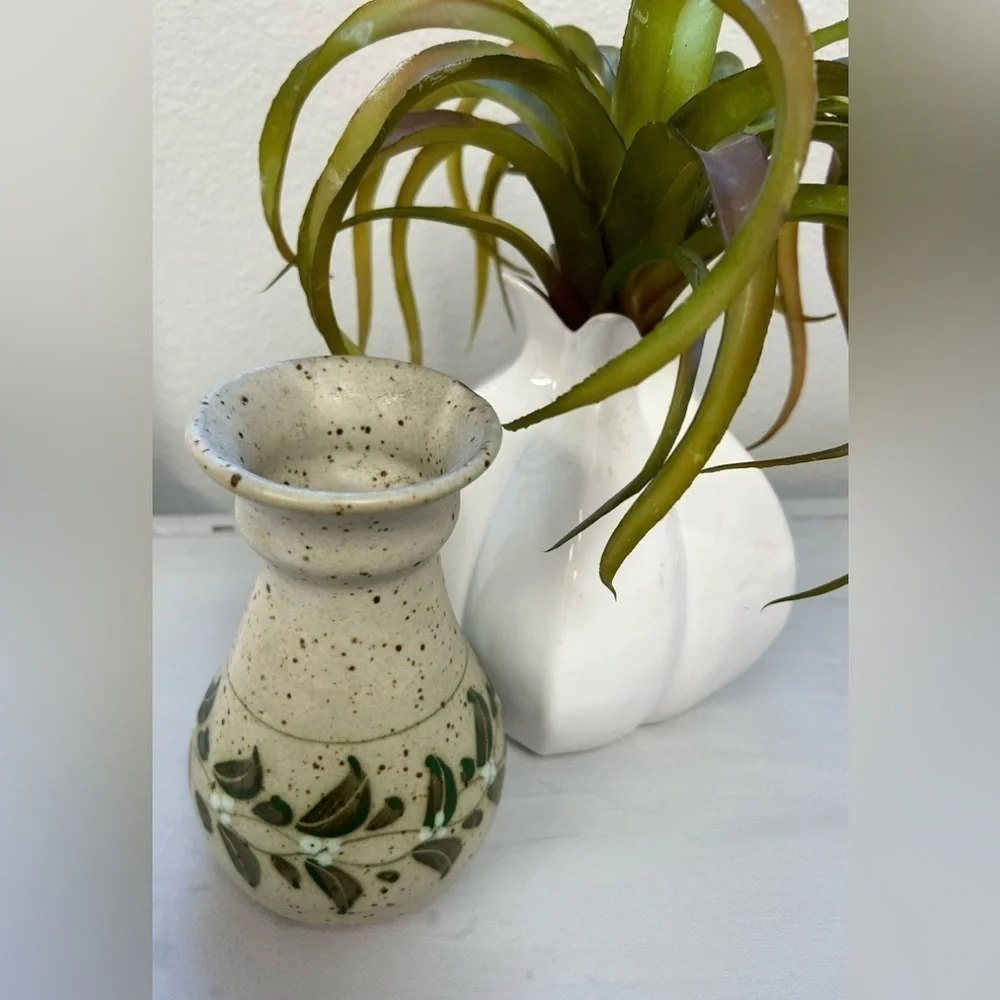 Vase/ pottery/ beautiful colors approx. 7”H by 3”/ please see pictures